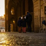 Blog famille Lyon : Vieux Lyon sous la pluie avec enfants et parapluies