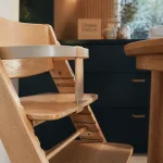 Chaise haute enock stable et évolutive en bois clair, cuisine moderne