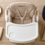 Chaise haute orchestra pour enfant vue du dessus, sangles et plateau
