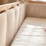 Tour de lit bébé respirant en maille filet beige